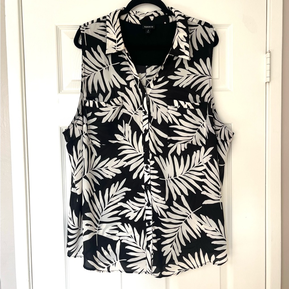 Torrid Black and White Sleeveless Notched Collar Blouse